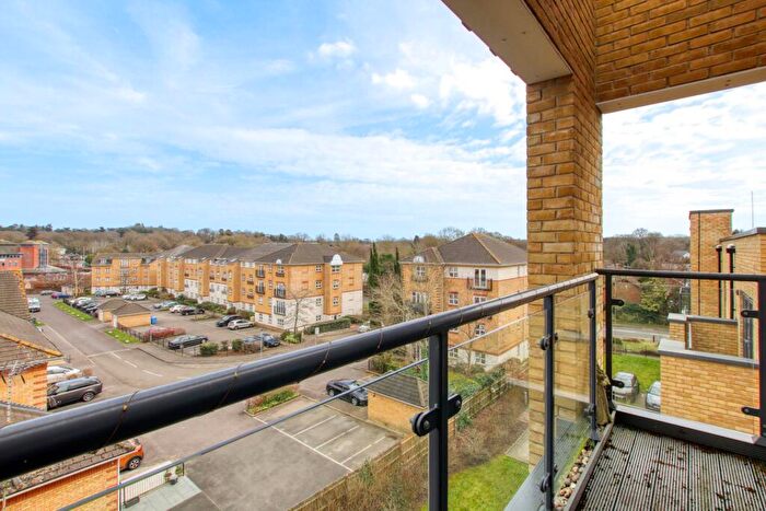 2 Bedroom Apartment For Sale In Sterling Square, Bracknell, RG12