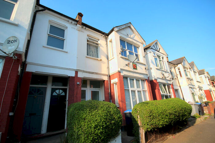 3 Bedroom Maisonette For Sale In Crouch Road, Neasden, London, NW10