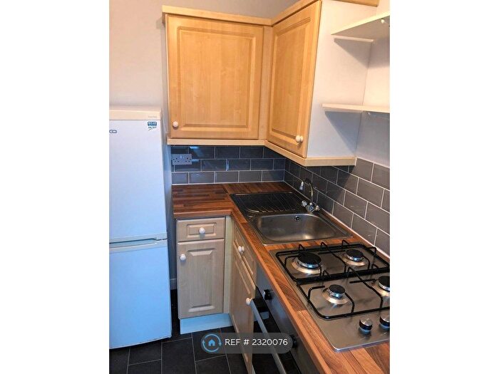 1 Bedroom Flat To Rent In Castle Court, Lewes, BN7