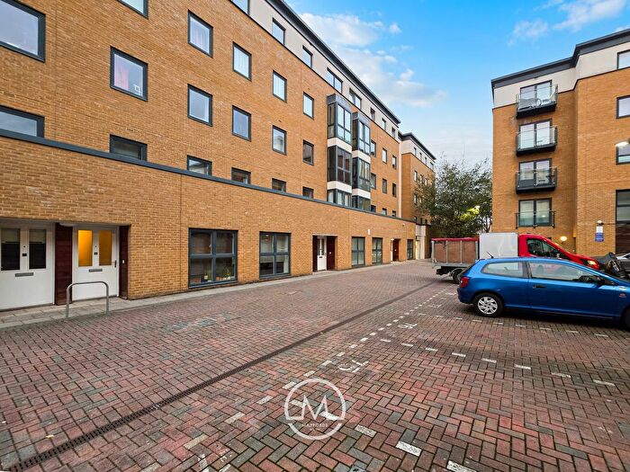 2 Bedroom Flat To Rent In Forge Square, London, E14