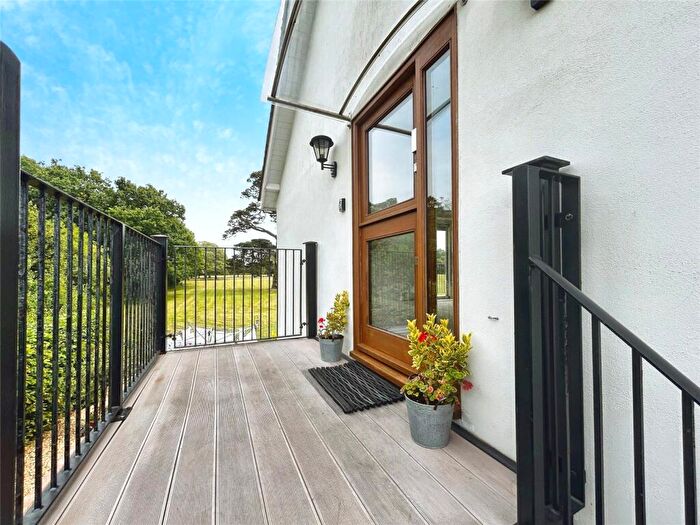 2 Bedroom Apartment For Sale In York Avenue, East Cowes, Isle Of Wight, PO32