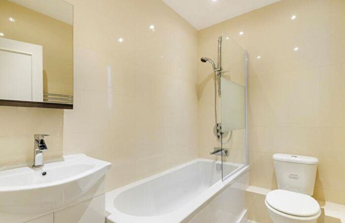 2 Bedroom Apartment To Rent In Grove End Road, St Johns Wood, London, NW8