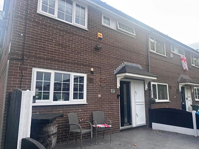 3 Bedroom End Terrace House For Sale In Elizabeth Avenue, Oldham, OL9