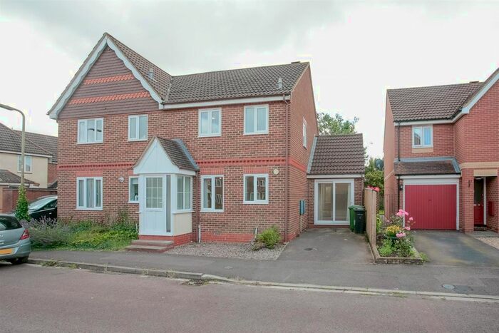 3 Bedroom Semi-Detached House To Rent In Orwell Drive, Didcot, OX11