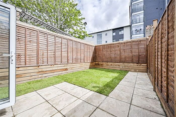 3 Bedroom Terraced House For Sale In Grainger Road, Wood Green, London, N22