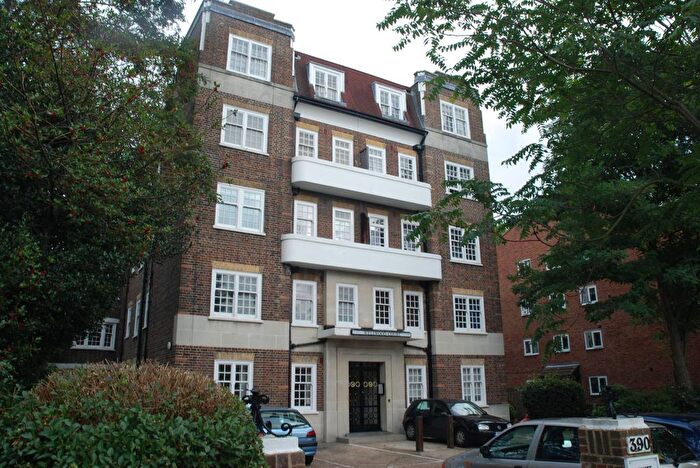 2 Bedroom Flat To Rent In Upper Richmond Road, Putney, London, SW15