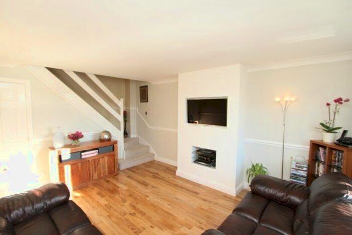 2 Bedroom Town House To Rent In Eckington, Sheffield, S21