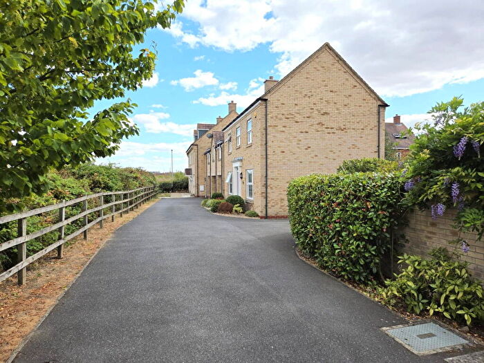 3 Bedroom Detached House For Sale In Torquay Close, Biggleswade, SG18