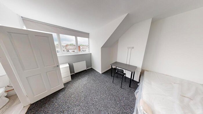 3 Bedroom House To Rent In Beechwood Terrace, Leeds, LS4