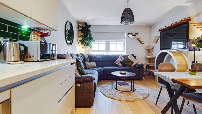 1 Bedroom Flat For Sale In Webber Street, Horley, RH6