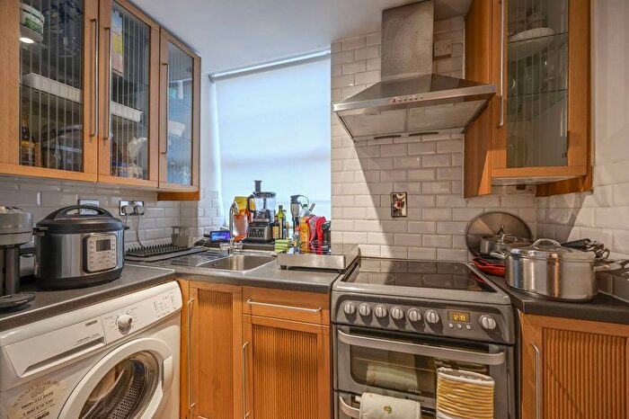 1 Bedroom Flat To Rent In Old Castle Street, Aldgate, London, E1