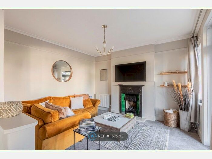 4 Bedroom Detached House To Rent In Sandbanks Road, Poole, BH14