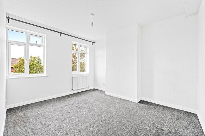 2 Bedroom Apartment To Rent In Central Avenue, West Molesey, KT8