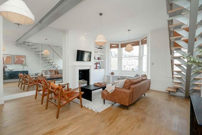 2 Bedroom Flat For Sale In Berens Road, Kensal Rise, NW10