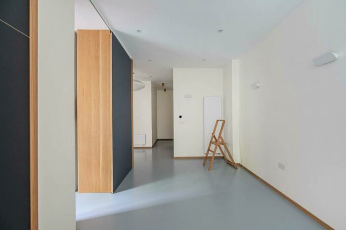 2 Bedroom Flat To Rent In Bartholomew Square, Old Street, London, EC1V