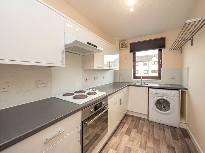 2 Bedroom Flat To Rent In South Lorne Place, Edinburgh, EH6