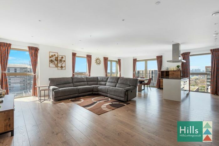 3 Bedroom Flat To Rent In Armada Way, London, E16