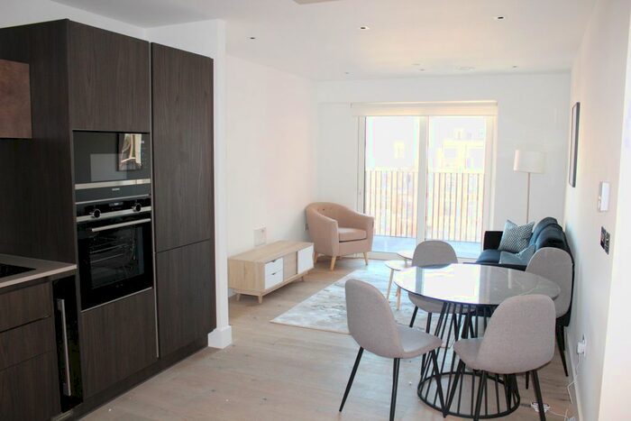 1 Bedroom Flat To Rent In South Lambeth Road, London, SW8