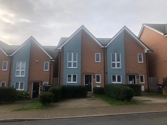 3 Bedroom Semi-Detached House To Rent In Ebberns Road, Hemel Hempstead, Hertfordshire, HP3