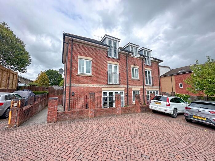 1 Bedroom Flat To Rent In Brent Court, Winchester Road, Bishops Waltham, Southampton, SO32