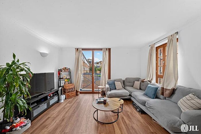 2 Bedroom Flat For Sale In Narrow Street, London, E14