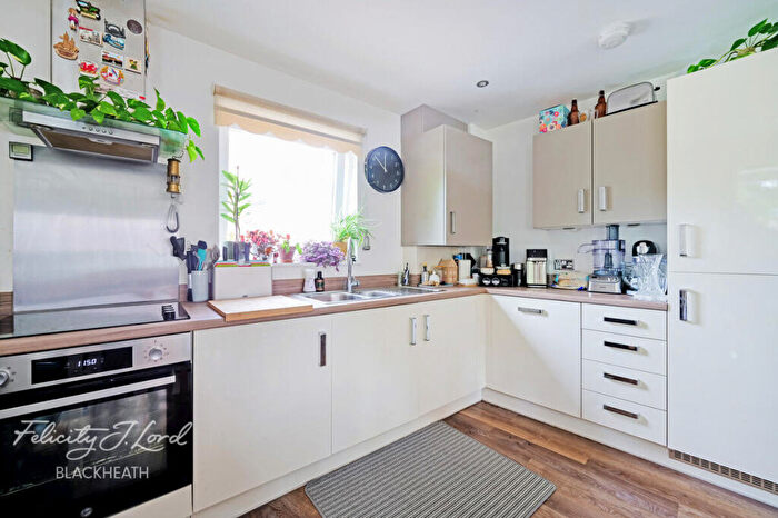 1 Bedroom Apartment For Sale In Apelles Street, London, SE18