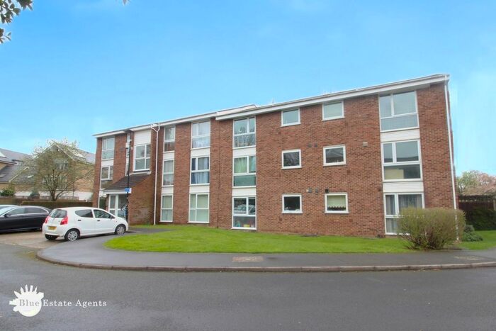 2 Bedroom Flat To Rent In Oakley Close, Isleworth, TW7