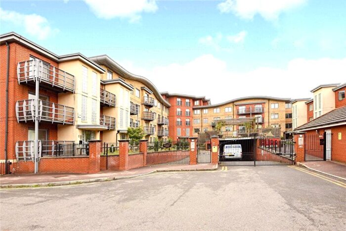 2 Bedroom Apartment To Rent In Jubilee Square, Reading, Berkshire, RG1