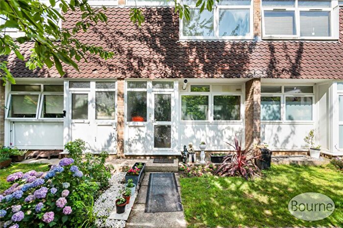 2 Bedroom Maisonette For Sale In Hill View Court, Woking, Surrey, GU22