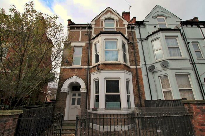 2 Bedroom Flat To Rent In Station Road, London, NW10
