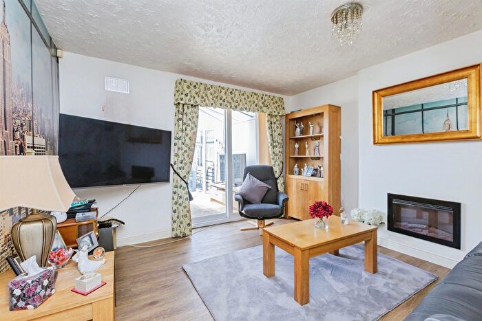 3 Bedroom Terraced House For Sale In Sonning Way, Glen Parva, Leicester, LE2