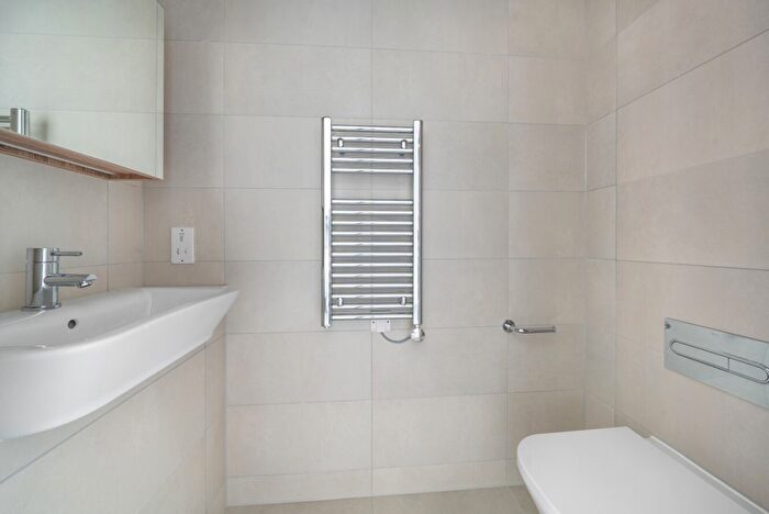 2 Bedroom Flat To Rent In St Pauls Road, Barking, London, IG11