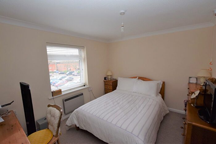 1 Bedroom Flat For Sale In Lady Place Court, Market Square, Alton, Hampshire, GU34
