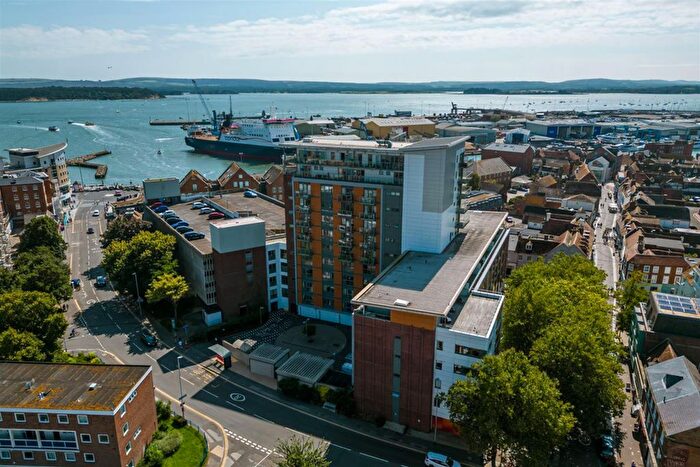 2 Bedroom Flat To Rent In Orchard Plaza, Poole, BH15