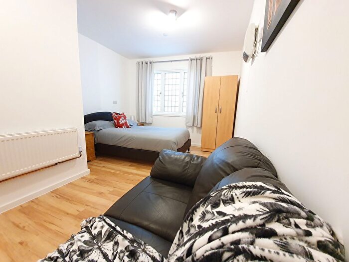 Studio To Rent In Lower High Street, Wednesbury, WS10