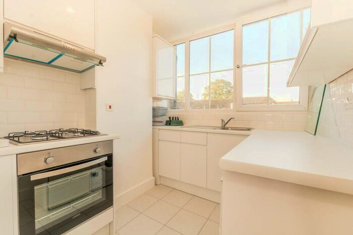 Studio To Rent In St Johns Wood High Street, St John's Wood, London, NW8