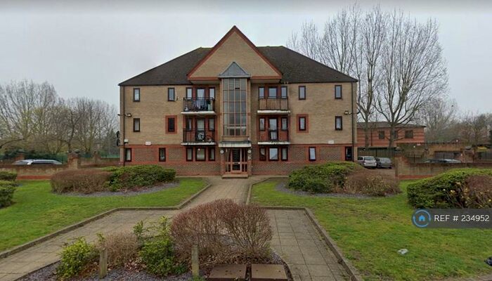 2 Bedroom Flat To Rent In Drake Crescent, London, SE28