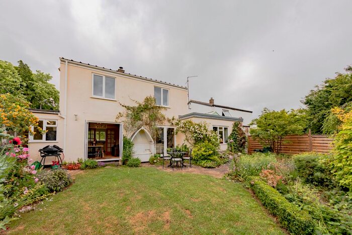 3 Bedroom Link Detached House For Sale In Abbey Way, Ravenstone, Olney, Buckinghamshire, MK46
