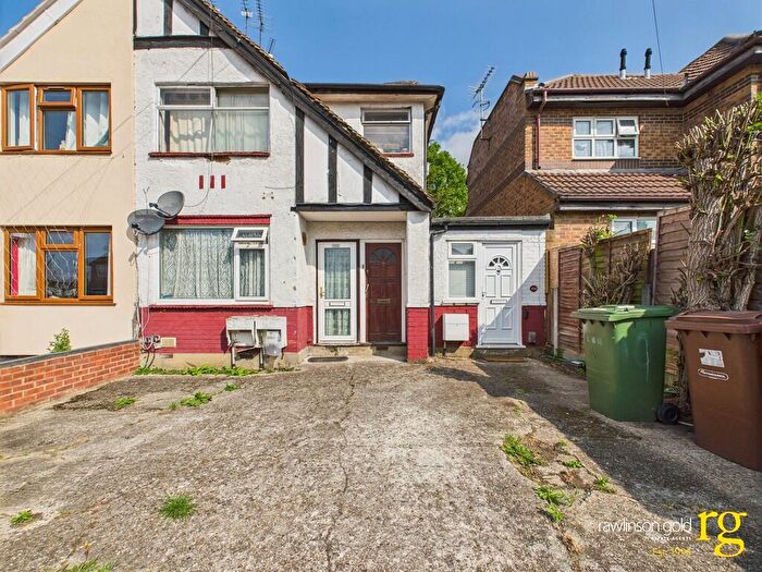 Studio To Rent In Weald Lane, Harrow Weald, HA3