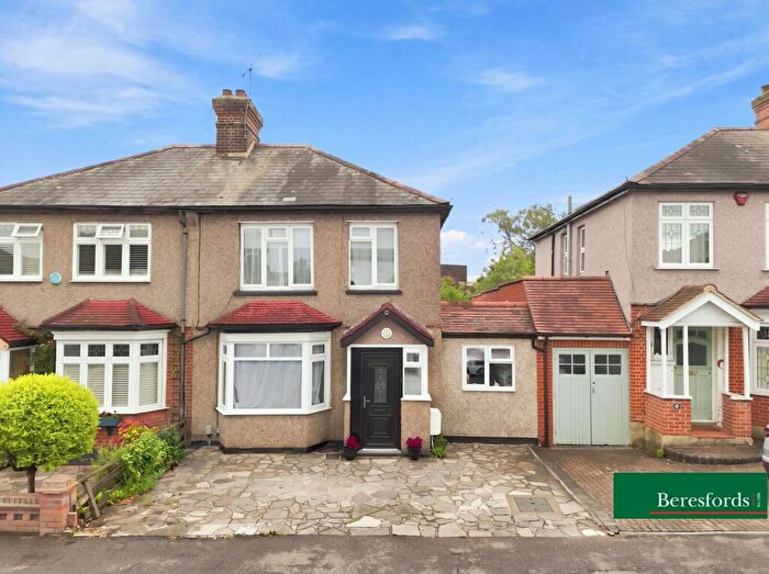 3 Bedroom Semi-Detached House For Sale In Argyle Gardens, Upminster, RM14