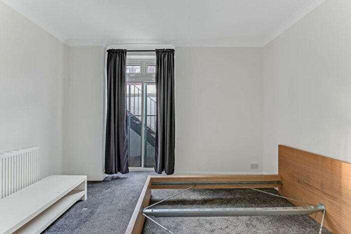 2 Bedroom Apartment To Rent In Warden Road, Kentish Town, London, NW5
