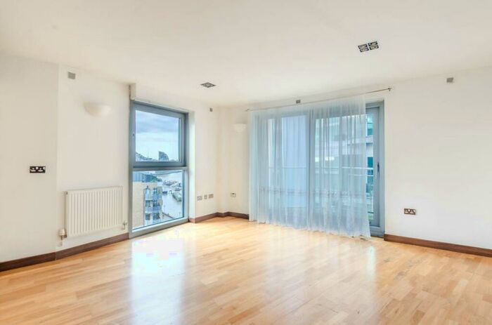 2 Bedroom Flat To Rent In Bridges Court Road, Battersea, London, SW11