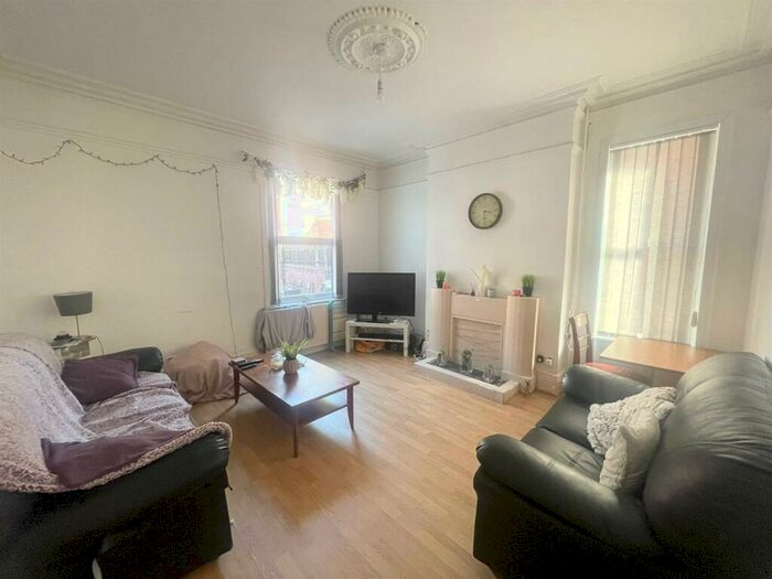5 Bedroom Semi-Detached House To Rent In **£Pppw Excluding Bills** Church Avenue, Lenton, NG7