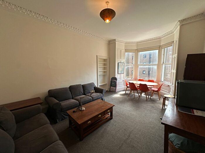 5 Bedroom Flat To Rent In Polwarth Gardens, Edinburgh, EH11