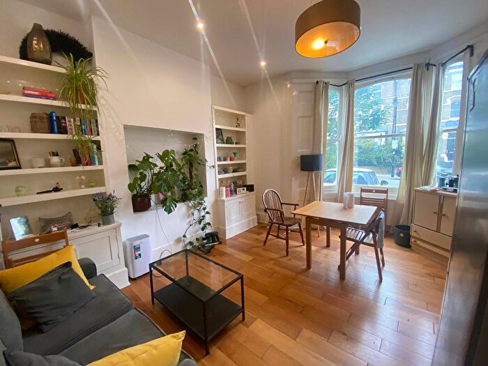 3 Bedroom Flat To Rent In Freegrove Road, London, Holloway, N7