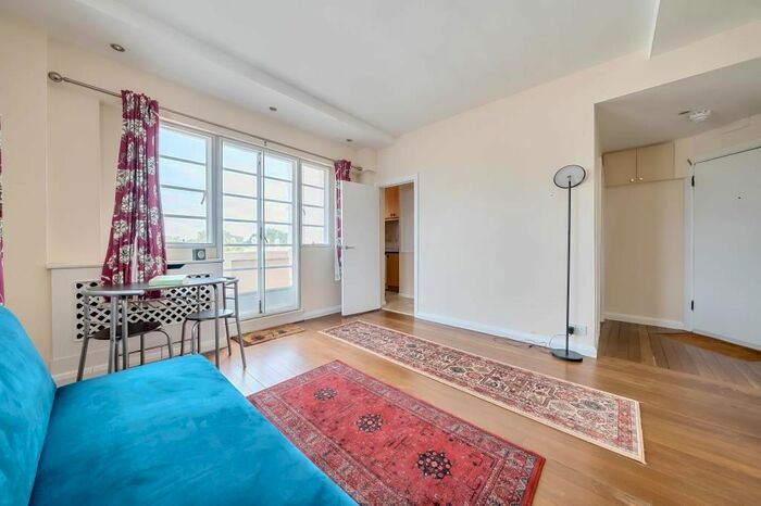 Studio To Rent In Broadwalk Court, Palace Gardens Terrace, W8