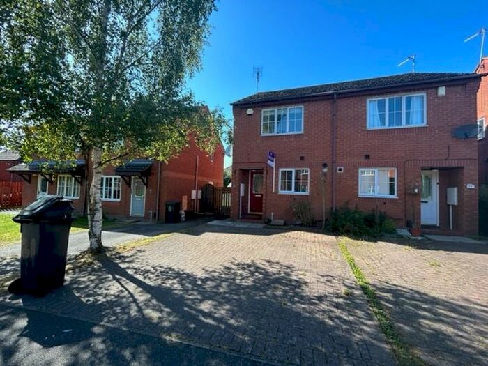 2 Bedroom Town House To Rent In Tillingham Road, Leicester, LE5
