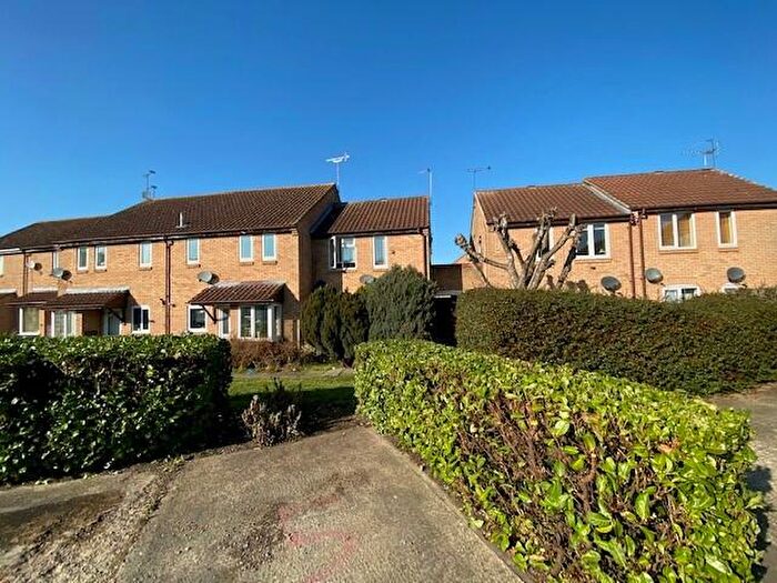 1 Bedroom Apartment To Rent In Foster Close, Aylesbury, HP20