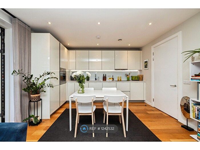 2 Bedroom Flat To Rent In Clift House, London, N1