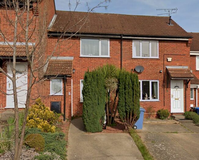 2 Bedroom House To Rent In Yew Tree Rise, Pinewood, Ipswich, IP8
